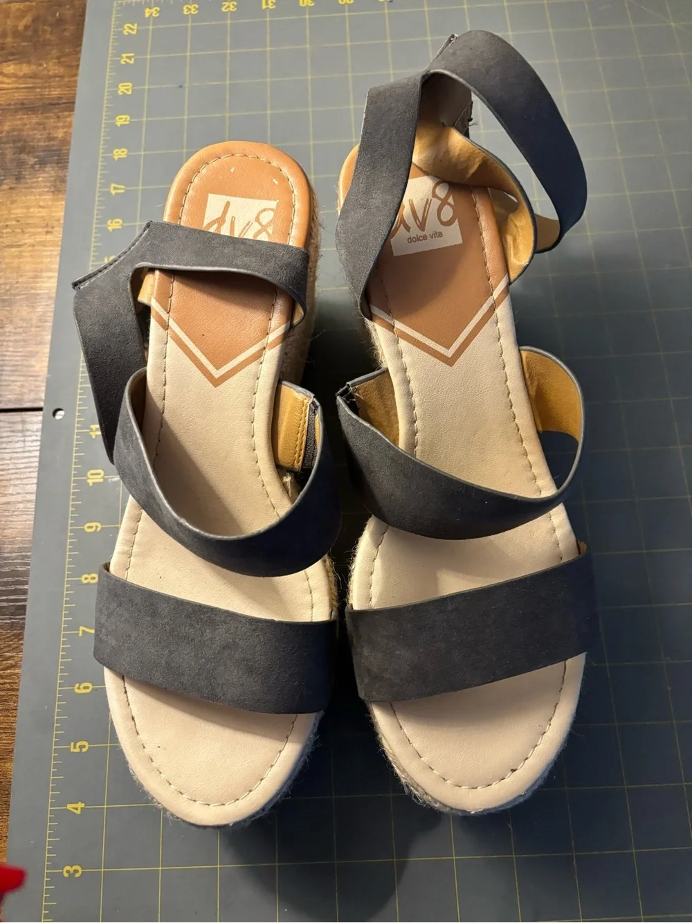 NWOT DV8 by Dolce Vita grey platform espadrilles size 10